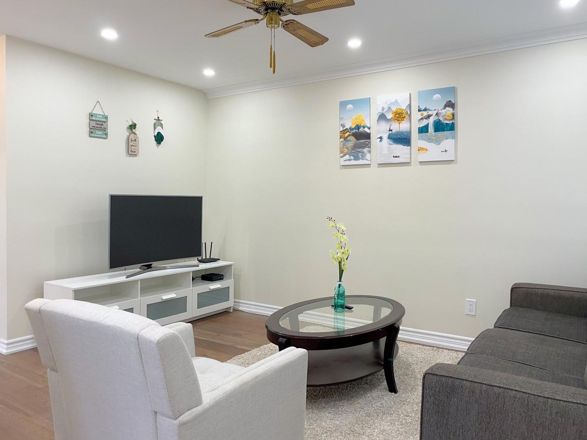 Newly-Renovated 3Br House, 12 Minutes To Airport Apartment Toronto Ngoại thất bức ảnh