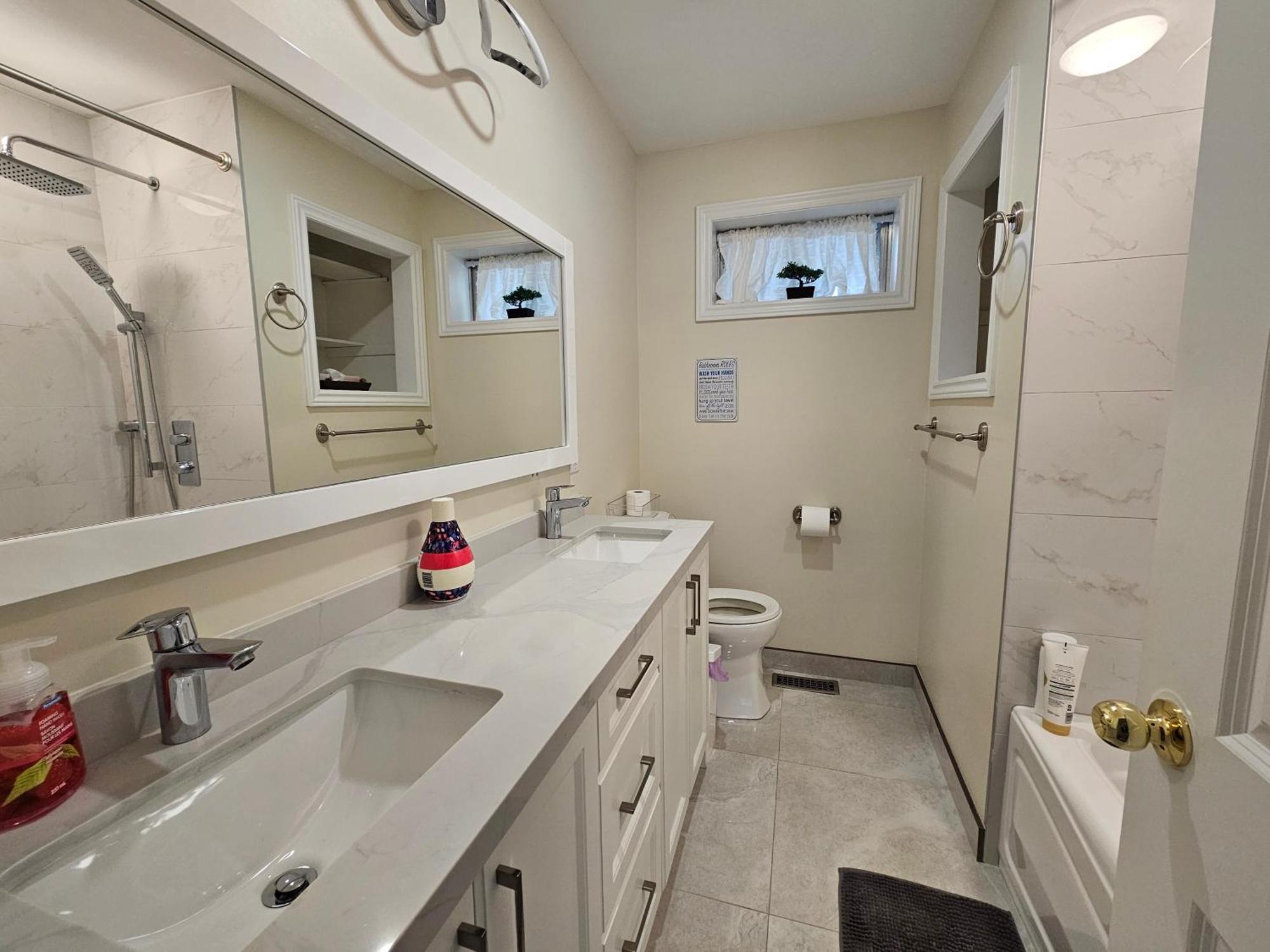 Newly-Renovated 3Br House, 12 Minutes To Airport Apartment Toronto Ngoại thất bức ảnh