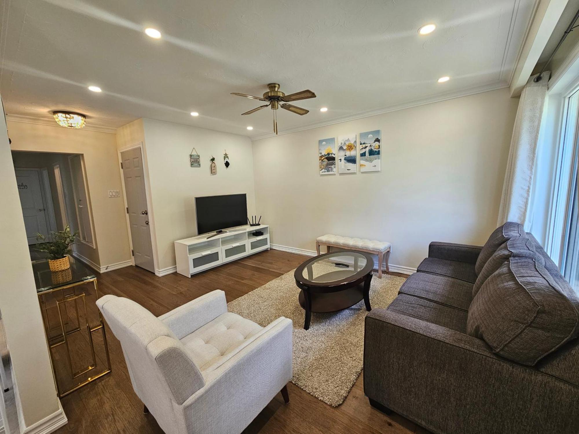 Newly-Renovated 3Br House, 12 Minutes To Airport Apartment Toronto Ngoại thất bức ảnh