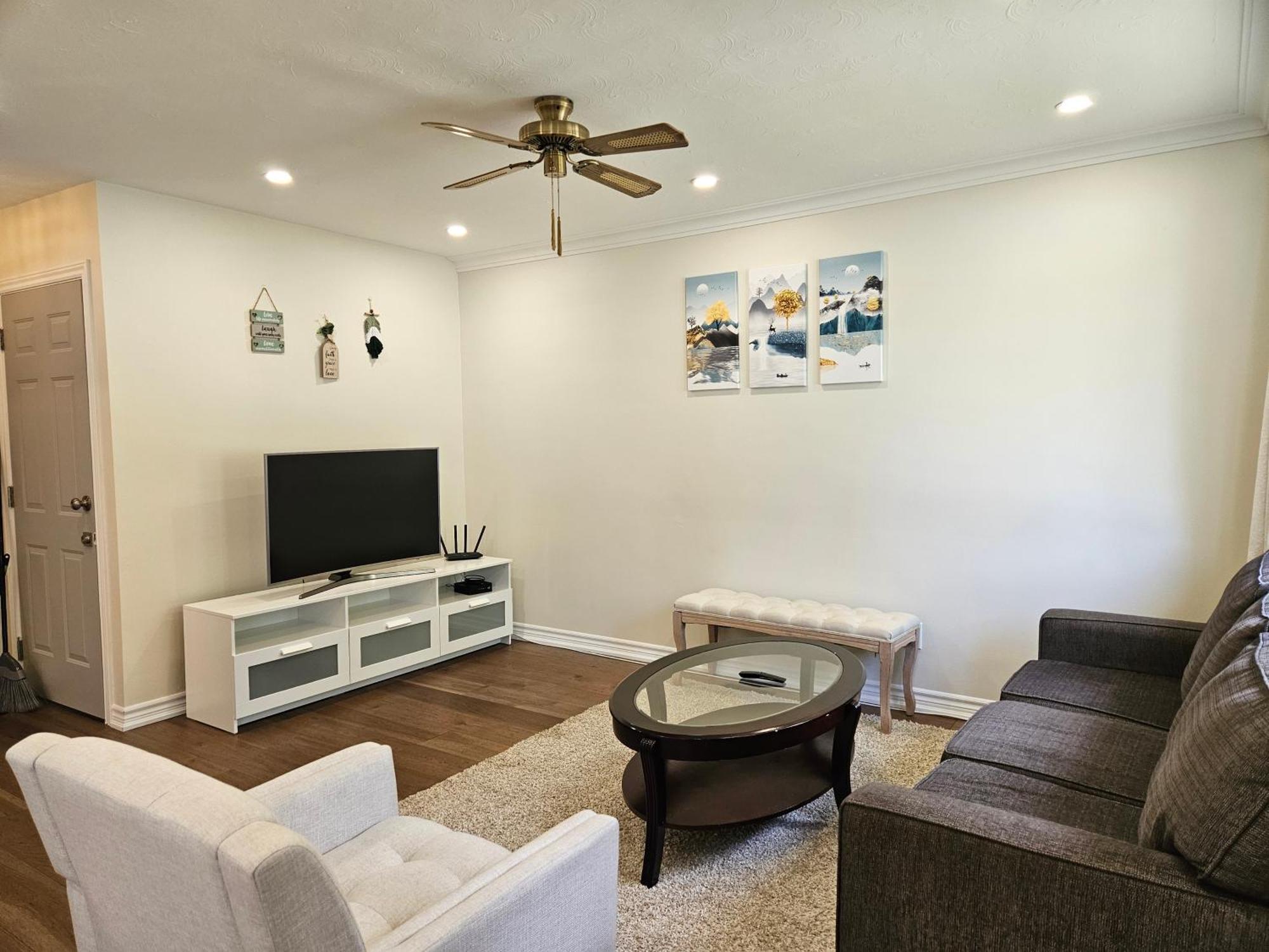 Newly-Renovated 3Br House, 12 Minutes To Airport Apartment Toronto Ngoại thất bức ảnh