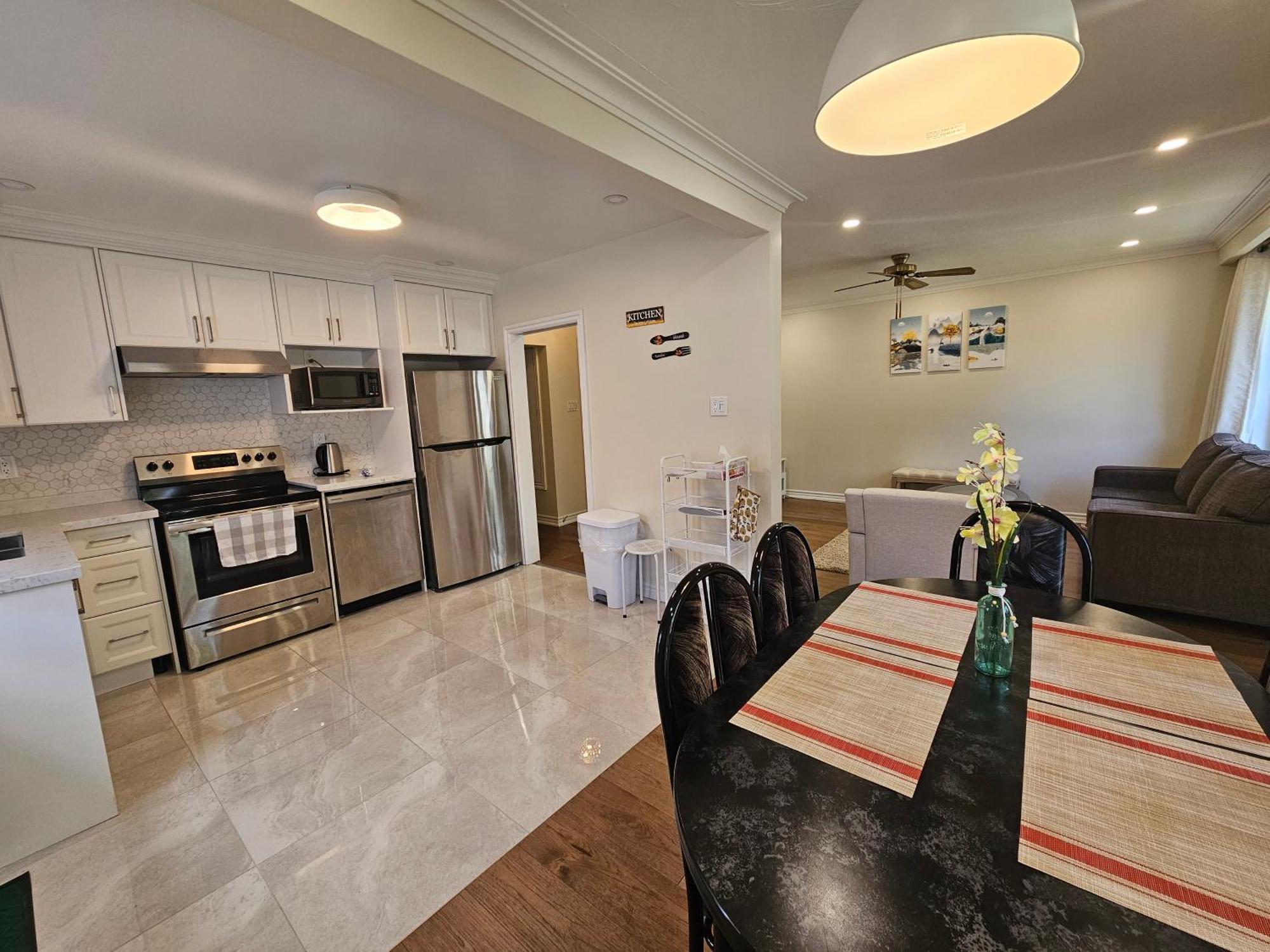 Newly-Renovated 3Br House, 12 Minutes To Airport Apartment Toronto Ngoại thất bức ảnh