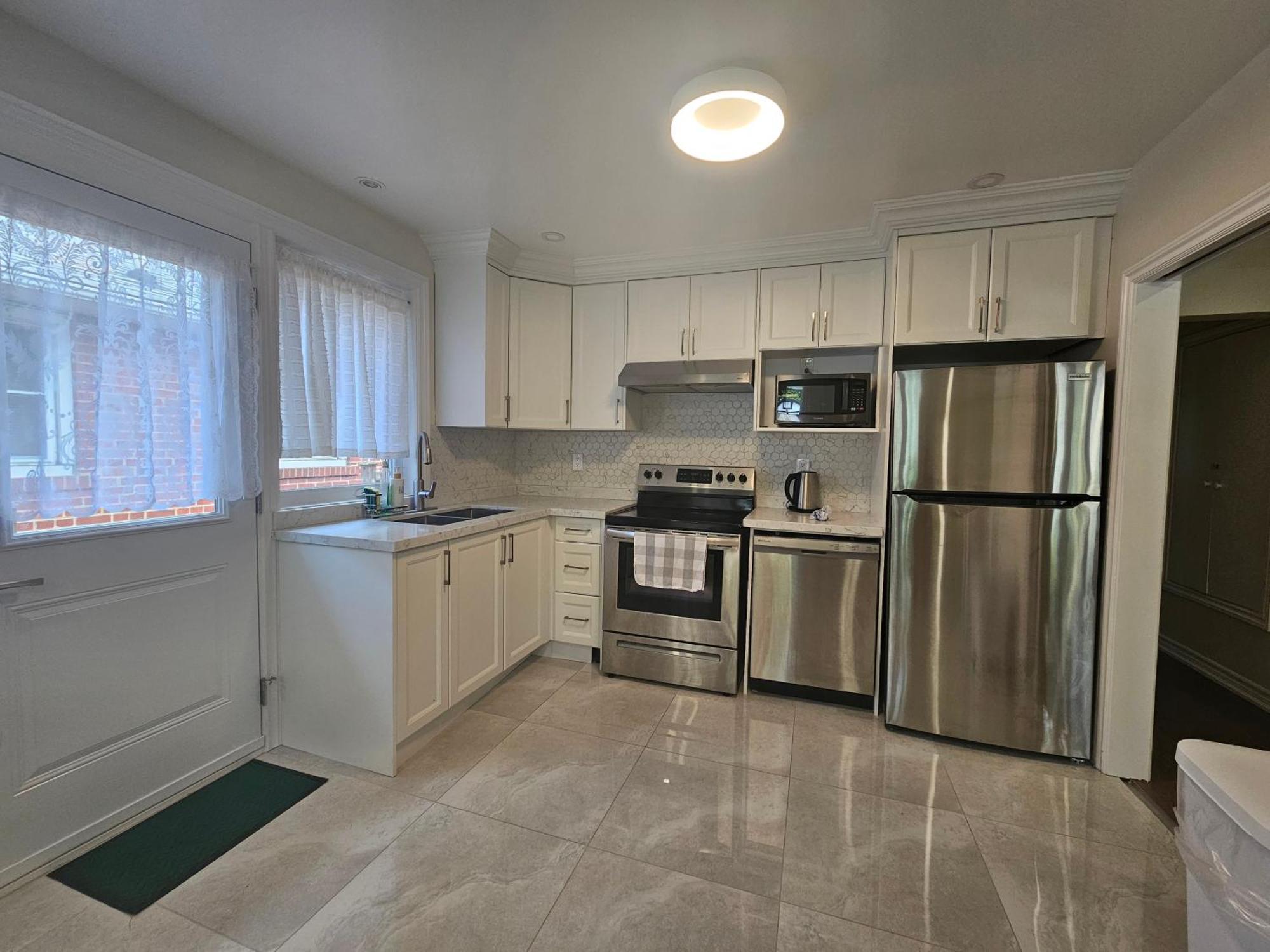 Newly-Renovated 3Br House, 12 Minutes To Airport Apartment Toronto Ngoại thất bức ảnh