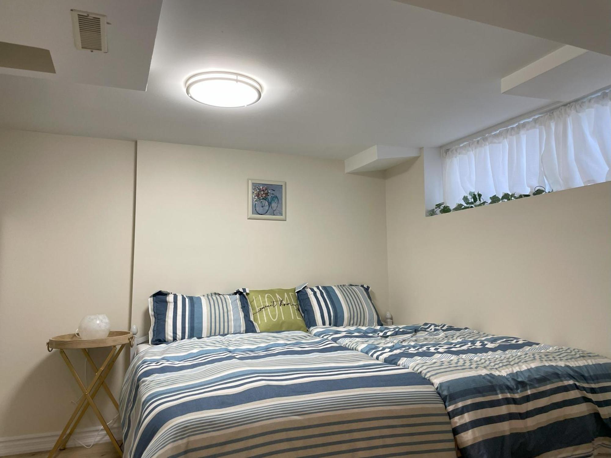 Newly-Renovated 3Br House, 12 Minutes To Airport Apartment Toronto Ngoại thất bức ảnh