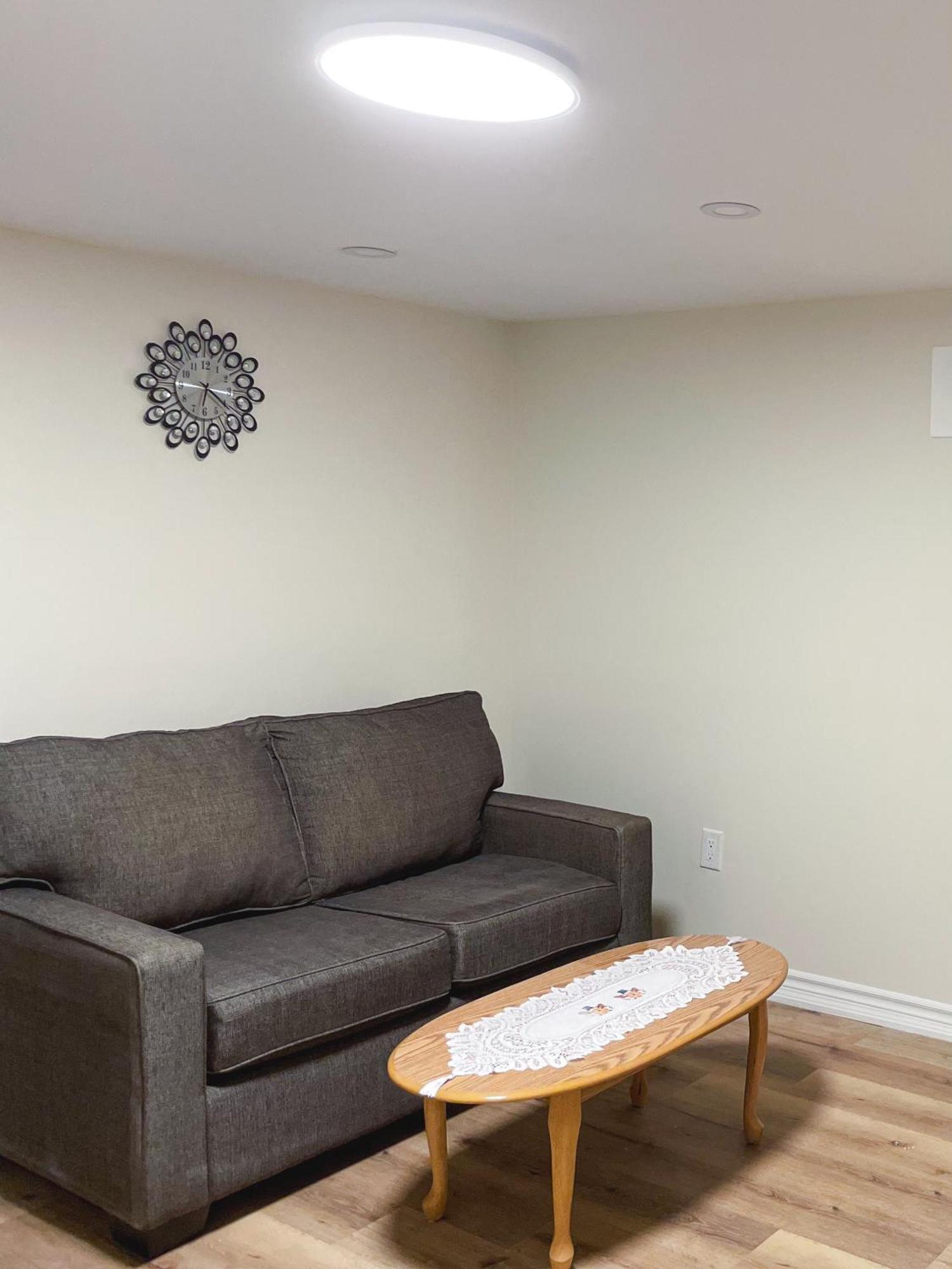 Newly-Renovated 3Br House, 12 Minutes To Airport Apartment Toronto Ngoại thất bức ảnh